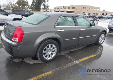 2008 Chrysler 300C Hemi z USA, uszkodzony, nr VIN 2C3KA63H08H187066